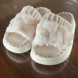 CHUNKY ' Furry Slippers - White